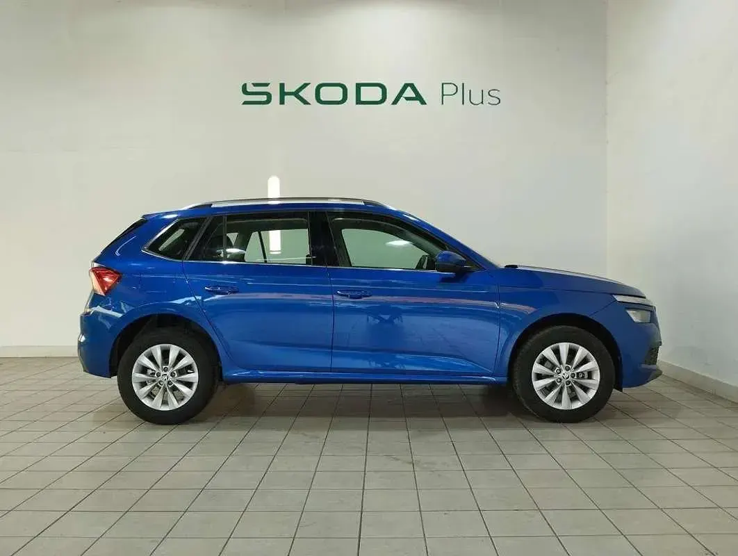 Usado Skoda Kamiq 110 CV (80 kW) 2022 Azul SUV