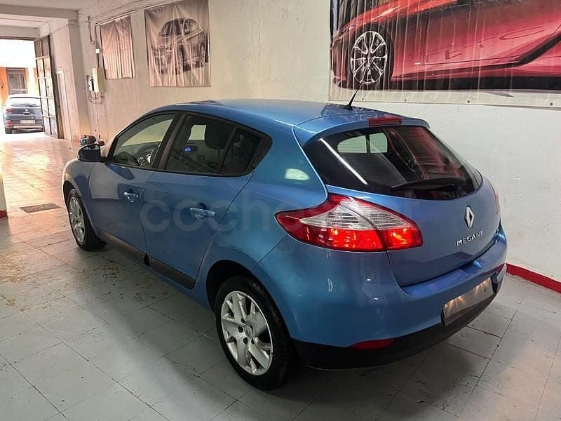 Usado Renault Mégane Expression 115 CV (84 kW) 2013 Azul Berlina