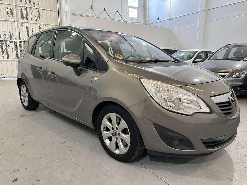 Usado Opel Meriva Selective 110 CV (80 kW) 2012 Gris Monovolumen