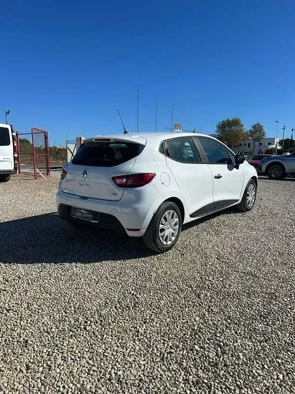 Usado Renault Clio Business 75 CV (55 kW) 2017 Blanco Utilitario