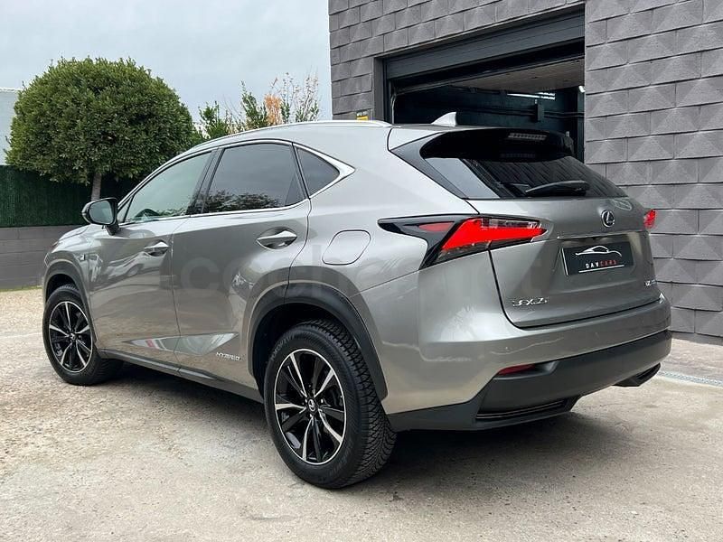 Usado Lexus NX300h Sport Line 197 CV (144 kW) 2016 Gris / plata SUV
