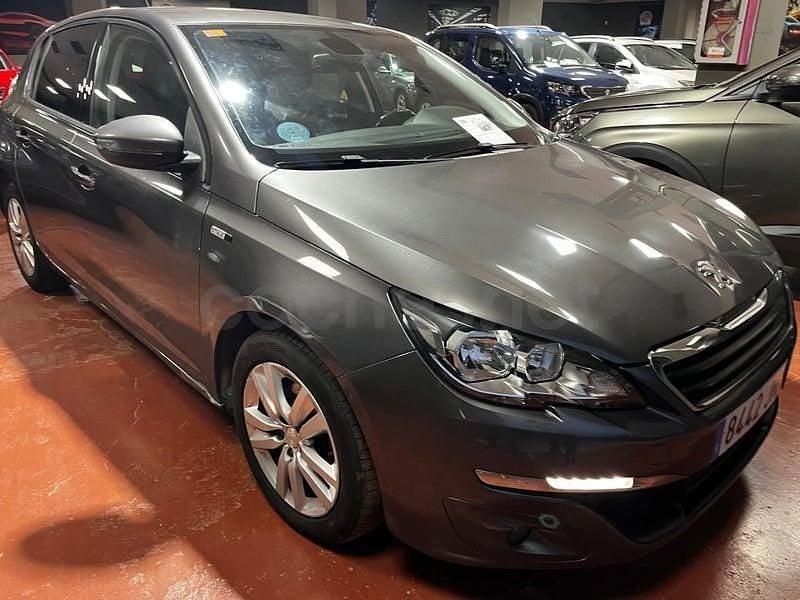 Usado Peugeot 308 Style 120 CV (88 kW) 2016 Gris / plata Berlina