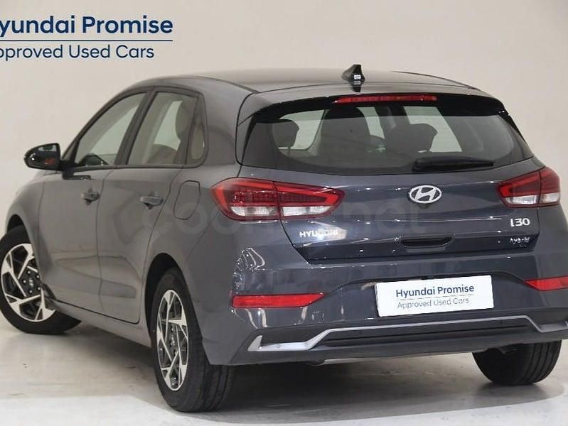 Usado Hyundai i30 120 CV (88 kW) 2024 Gris / plata Berlina