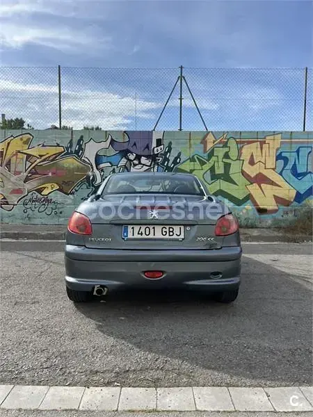 Usado Peugeot 206 CC 110 CV (80 kW) 2007 Gris / plata Descapotable