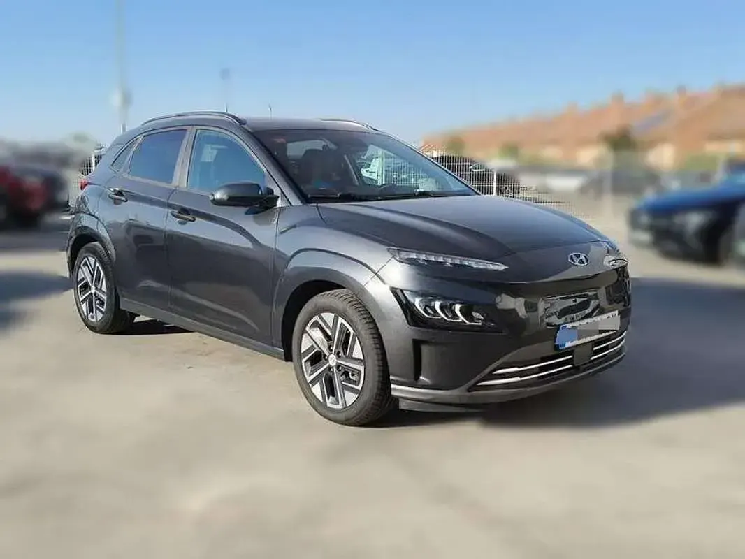 Usado Hyundai Kona Style 150 kW (204 CV) 2021 Gris SUV