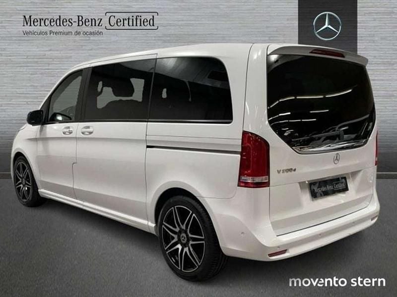 Begagnad Mercedes V300 Avantgarde 239 HK (175 kW) 2022 Vit Minibuss