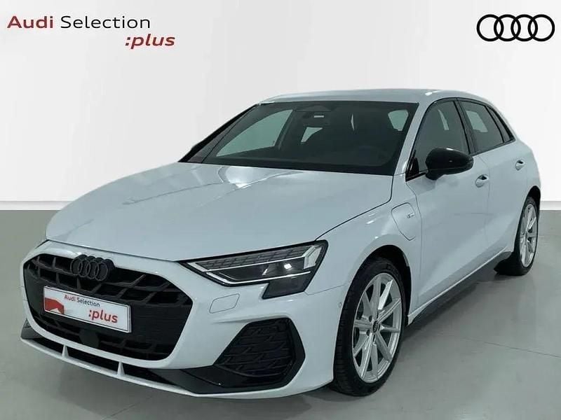 Uusi Audi A3 Ambiente 204 HP (150 kW) 2025 Valkoinen Sedan