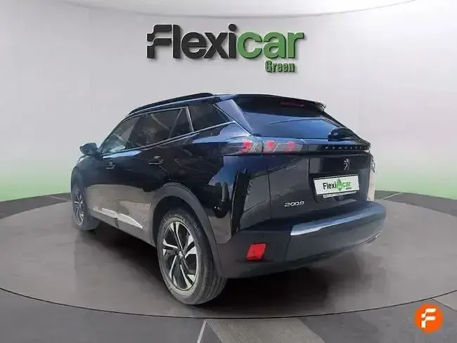 Usado Peugeot 2008 Allure 100 CV (73 kW) 2023 Negro SUV
