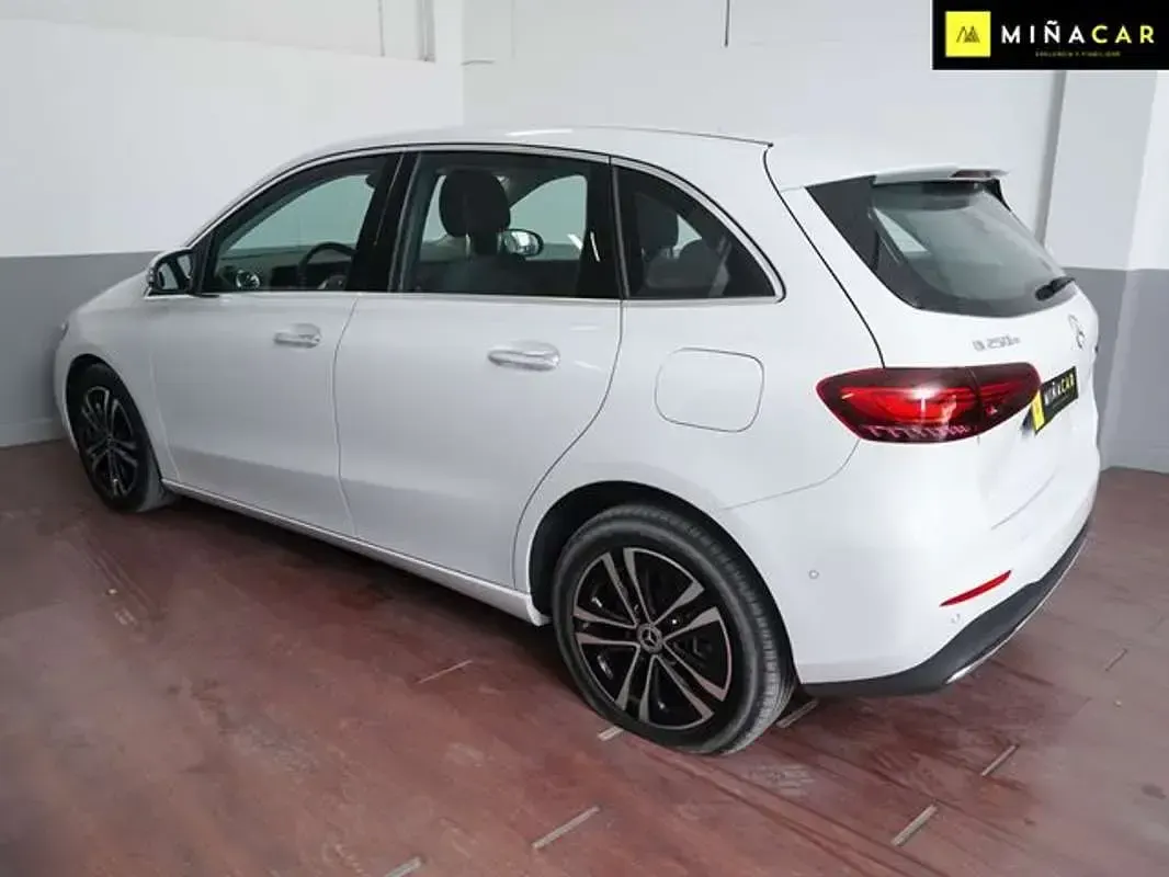 Usado Mercedes B250e 218 CV (160 kW) 2025 Blanco Utilitario