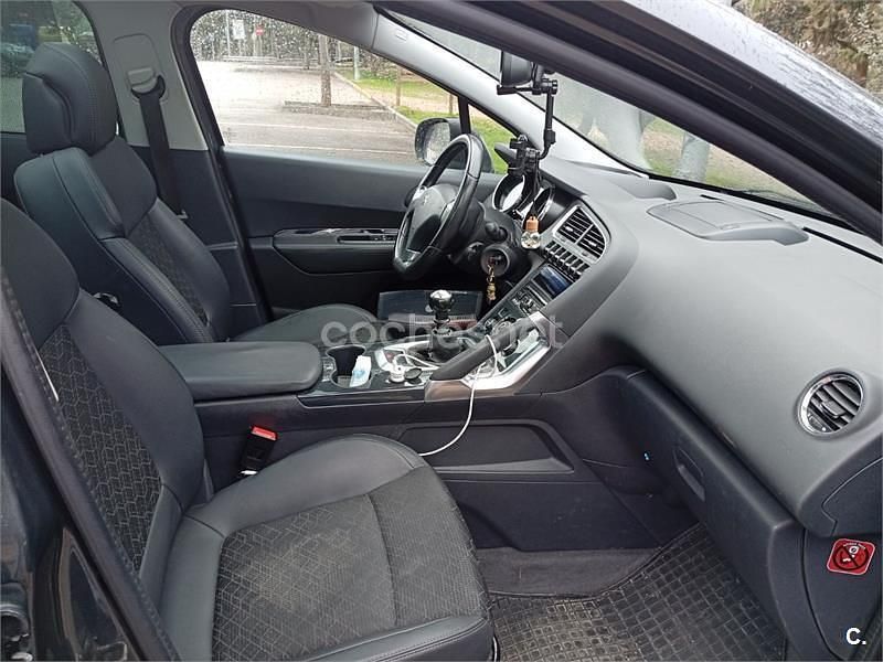 Usado Peugeot 3008 Allure 120 CV (88 kW) 2015 Gris / plata Berlina