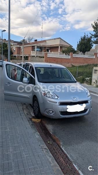 Usado Peugeot Partner Tepee Active 92 CV (67 kW) 2013 Gris / plata Monovolumen