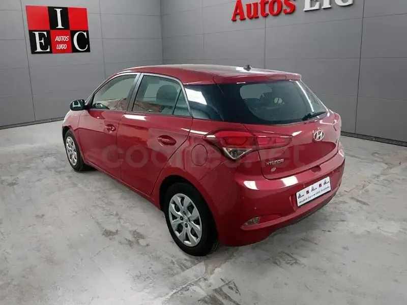 Usado Hyundai i20 84 CV (61 kW) 2018 Rojo Berlina