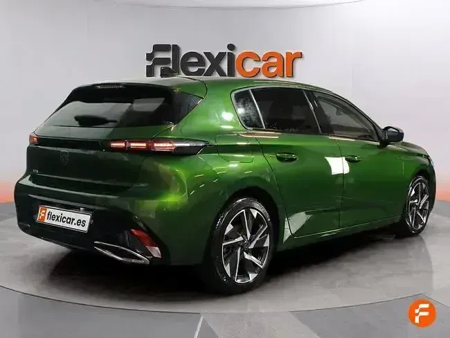 Usado Peugeot 308 Allure 130 CV (95 kW) 2022 Verde