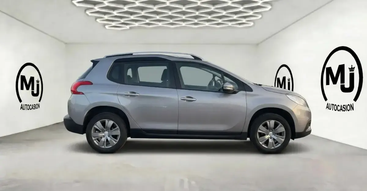 Usado Peugeot 2008 Style 110 CV (80 kW) 2018 Gris SUV