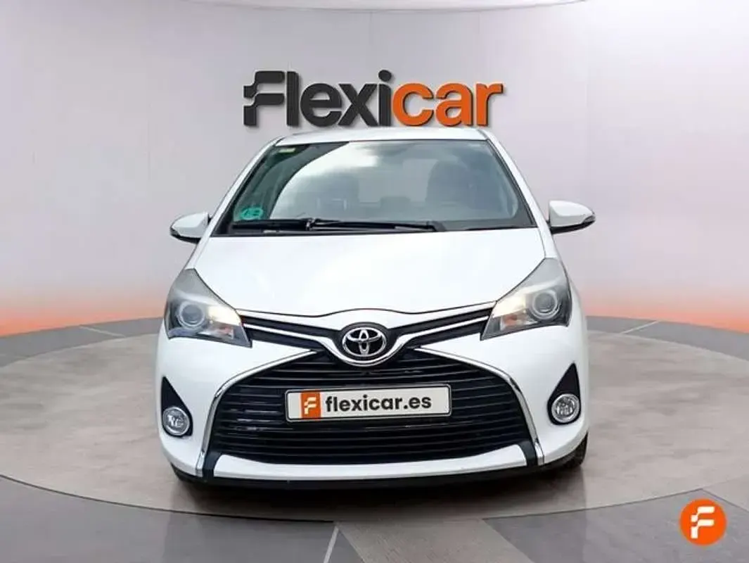 Usado Toyota Yaris Active 99 CV (72 kW) 2016 Blanco Utilitario