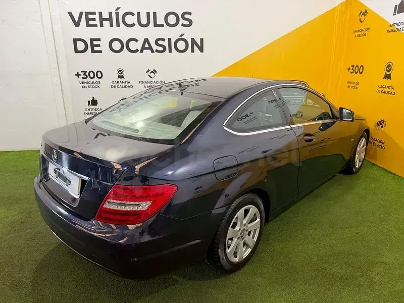 Usado Mercedes C180 156 CV (114 kW) 2011 Azul Coupe