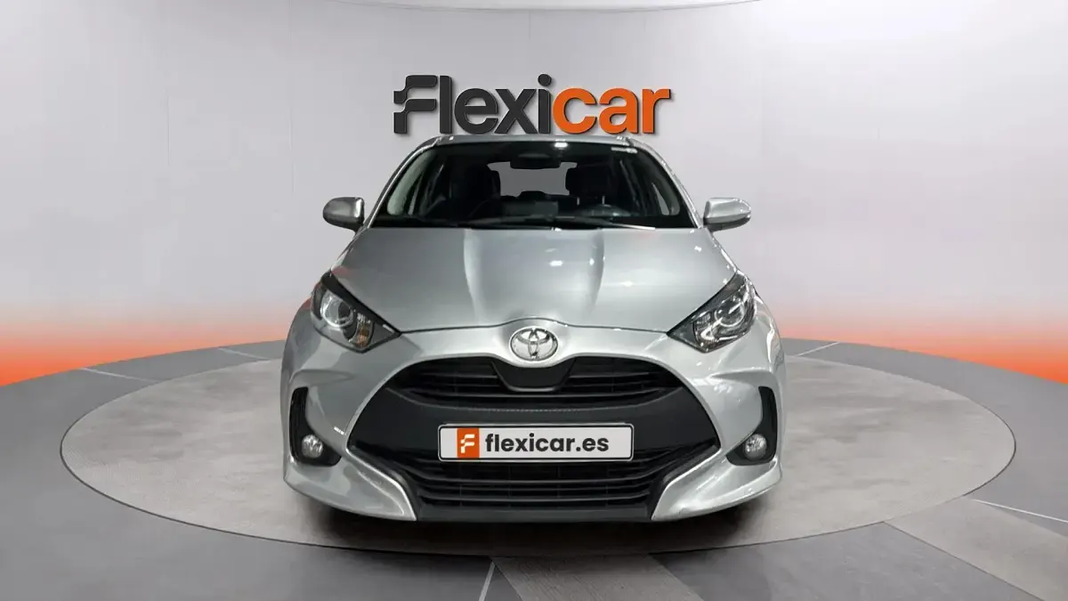 Usado Toyota Yaris Hybrid Active 116 CV (85 kW) 2025 Gris Berlina