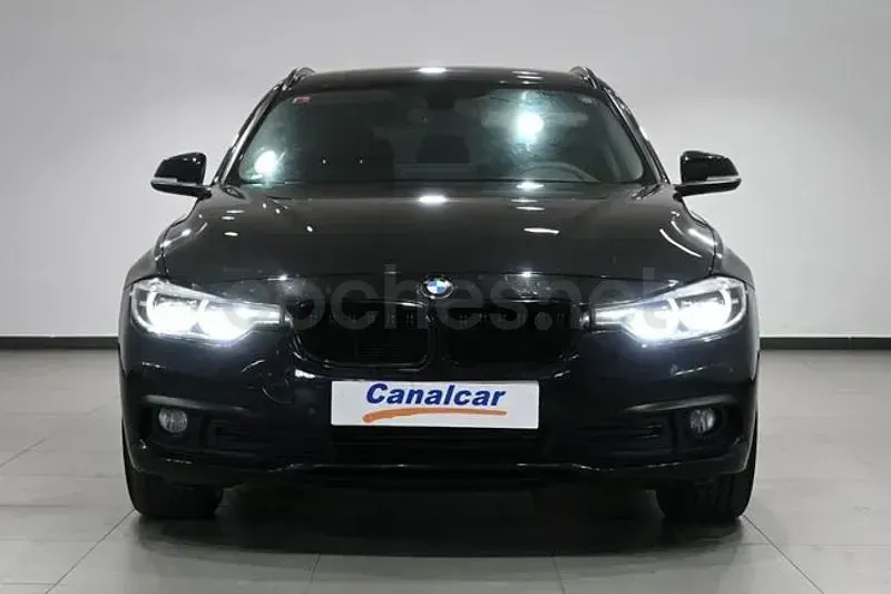 Usado BMW 318 Comfort Edition 150 CV (110 kW) 2017 Negro Familiar