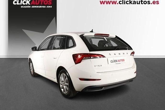 Usado Skoda Scala Active 95 CV (69 kW) 2022 Utilitario