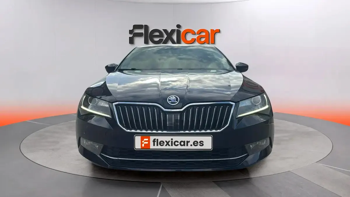 Usado Skoda Superb Active 150 CV (110 kW) 2019 Negro Berlina