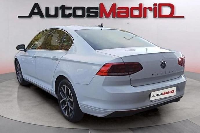 Usado VW Passat 121 CV (88 kW) 2020 Blanco Berlina