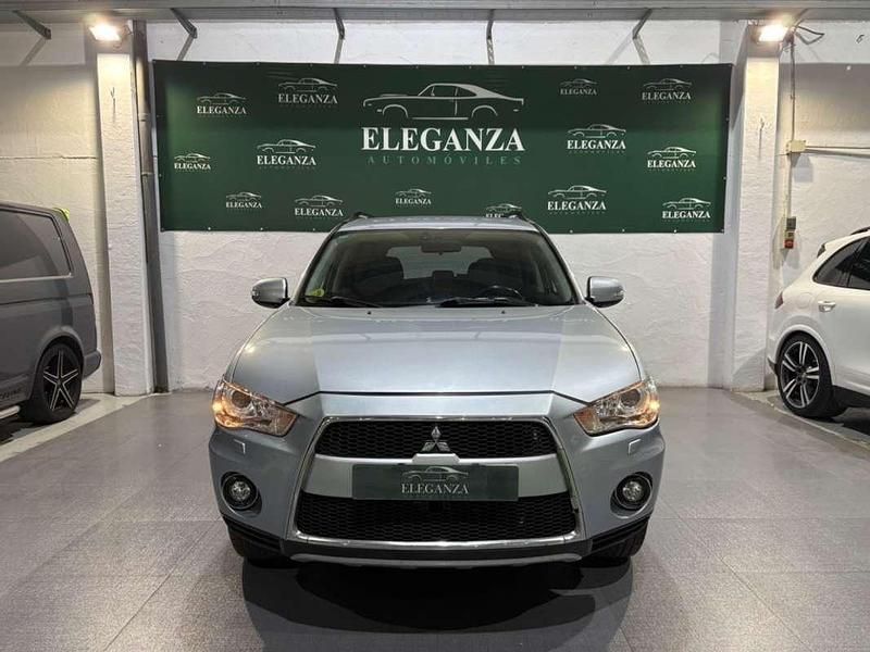 Usado Mitsubishi Outlander Motion 156 CV (114 kW) 2010 Gris / plata SUV
