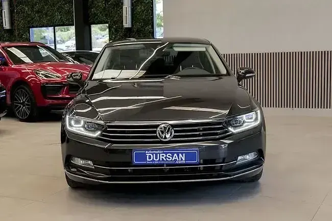 Usado VW Passat Sportline 180 CV (132 kW) 2017 Gris Berlina
