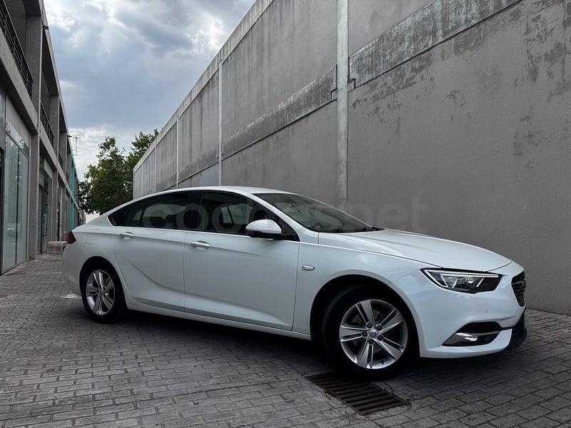 Usado Opel Insignia 140 CV (102 kW) 2019 Blanco Berlina