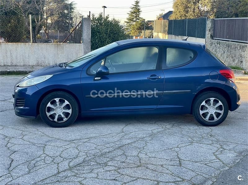 Usado Peugeot 207 90 CV (66 kW) 2010 Azul Berlina
