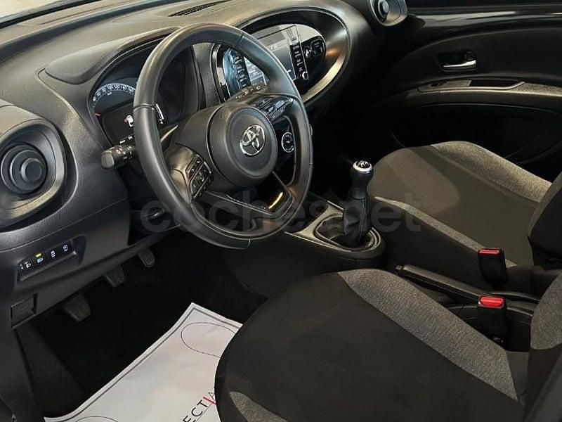 Usado Toyota Aygo X Play 72 CV (52 kW) 2023 Negro SUV