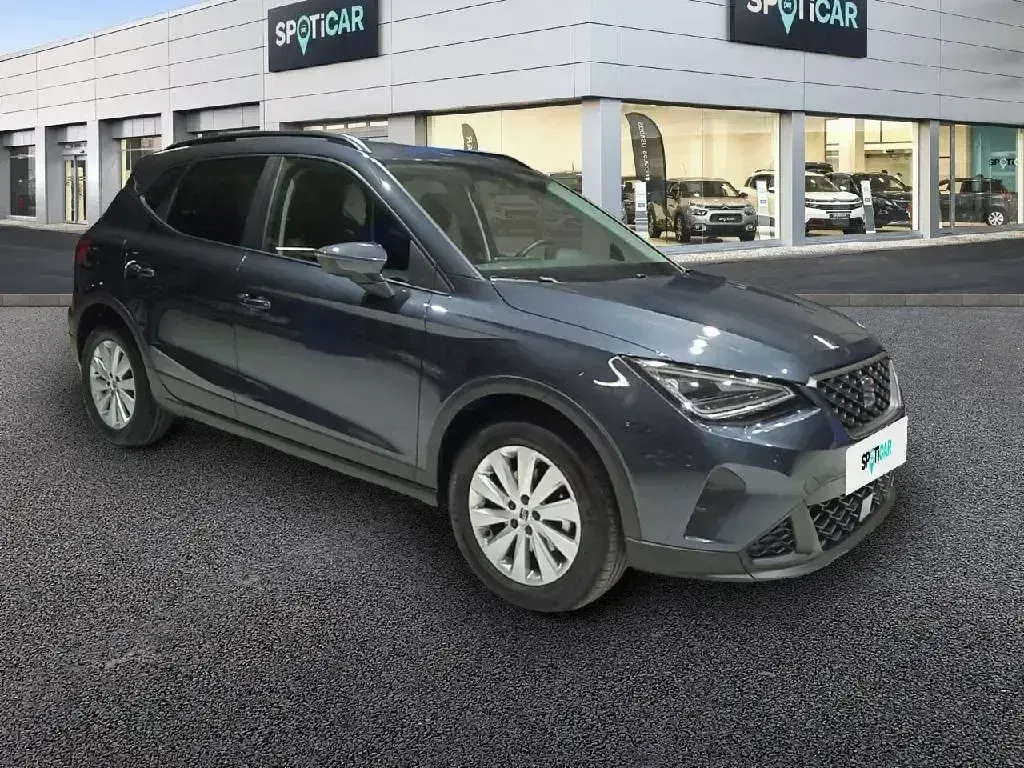 Usado Seat Arona Style 110 CV (80 kW) 2023 Gris SUV