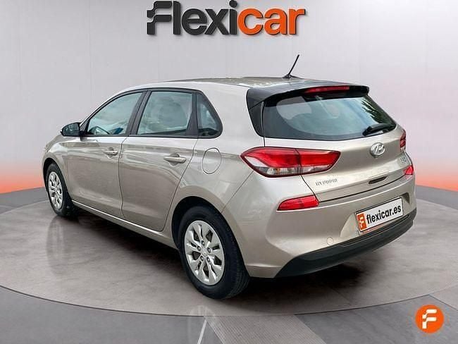 Usado Hyundai i30 GO! 95 CV (69 kW) 2018 Gris Berlina