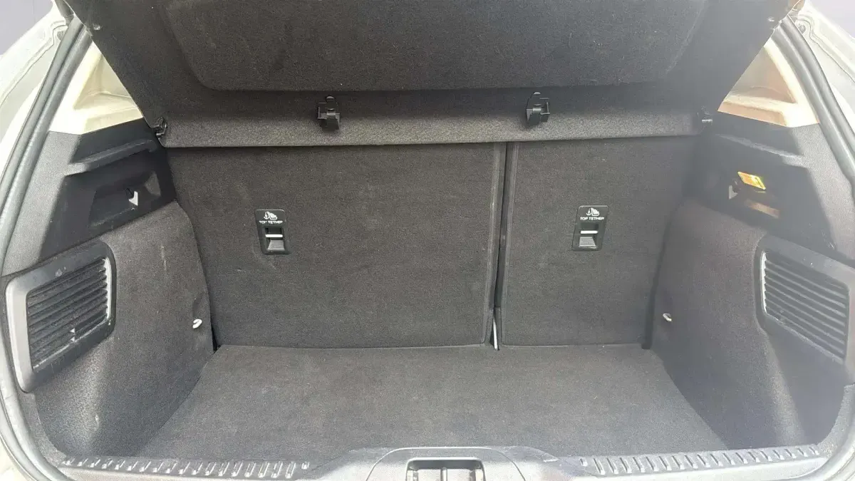 Usado Ford Focus Trend 95 CV (69 kW) 2020 Gris Berlina