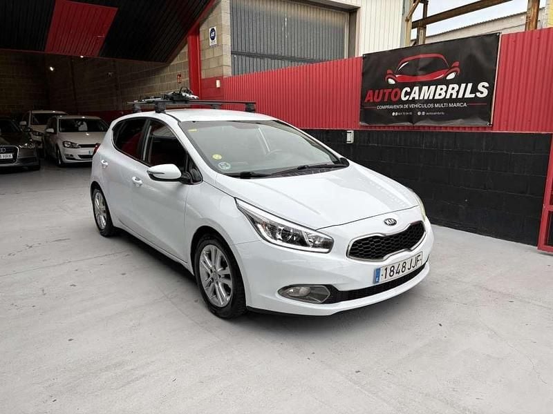 Usado Kia Ceed 90 CV (66 kW) 2015 Blanco Utilitario