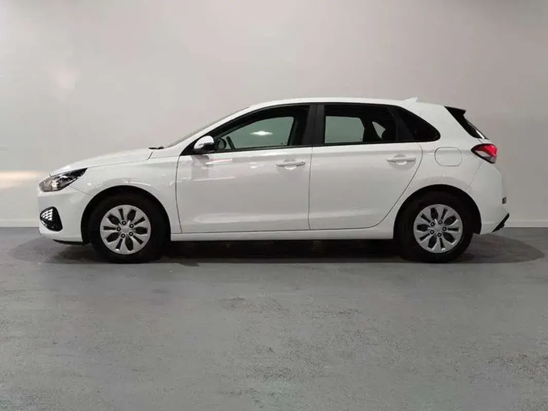 Usado Hyundai i30 110 CV (80 kW) 2022 Blanco Utilitario