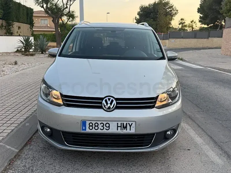 Usado VW Touran Advance 105 CV (77 kW) 2012 Gris / plata Monovolumen