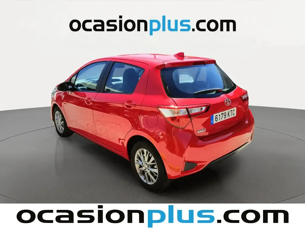 Usado Toyota Yaris Active 111 CV (81 kW) 2019 Rojo Berlina