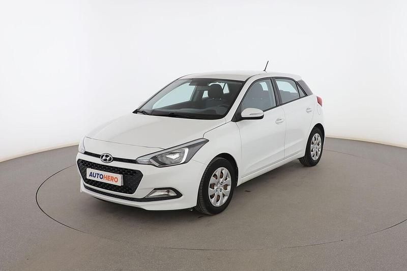 Usado Hyundai i20 86 CV (63 kW) 2017 Blanco Berlina