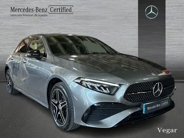 Usado Mercedes A250 218 CV (160 kW) 2025 Gris montaña Berlina
