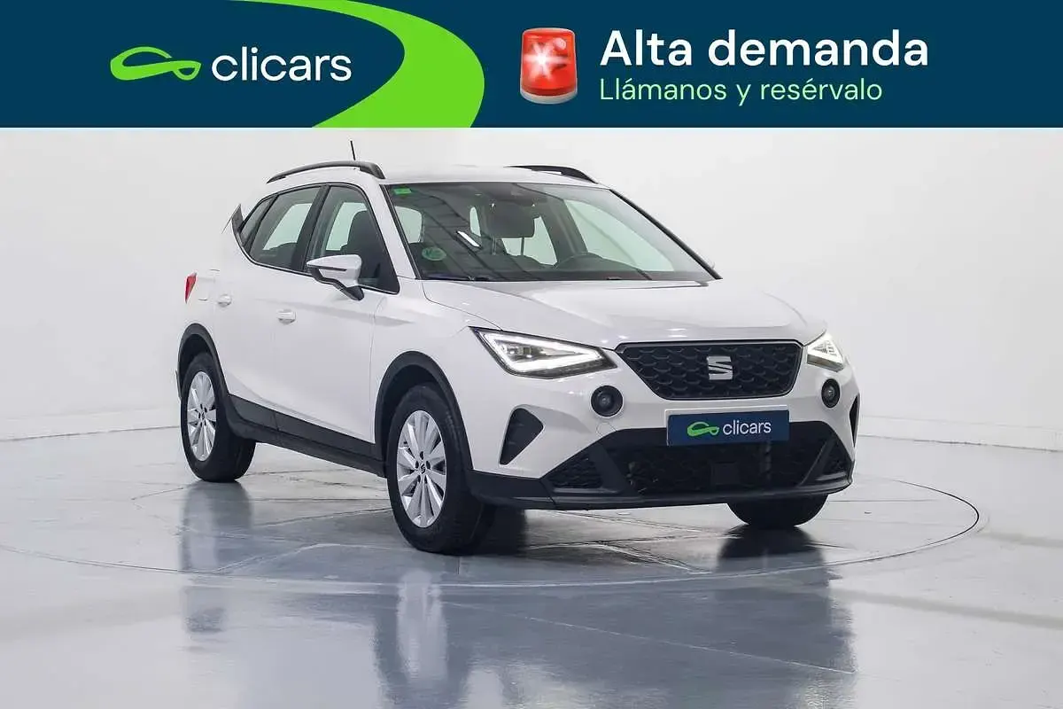 Usado Seat Arona Style 110 CV (80 kW) 2021 Blanco SUV