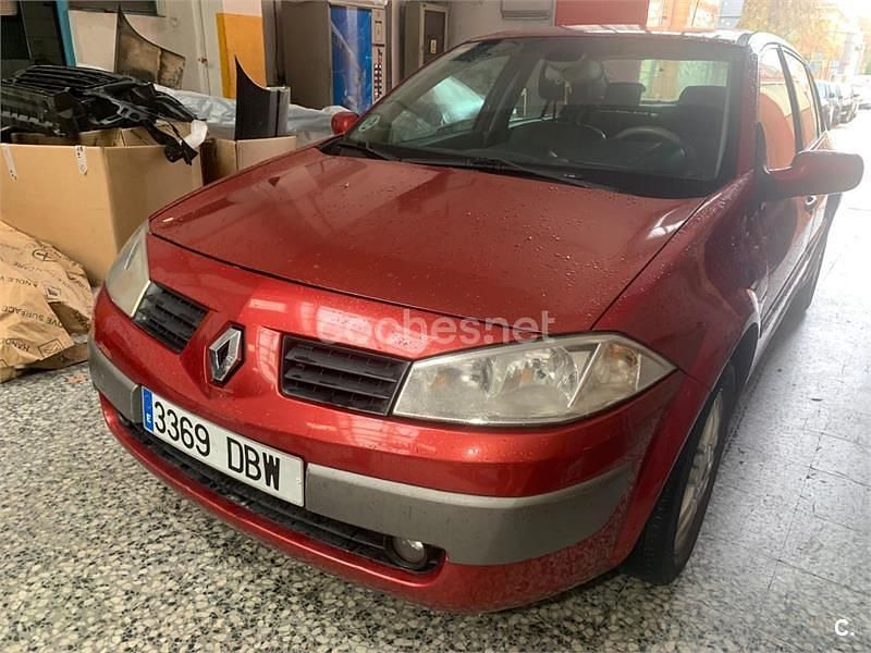 Granate Usado 2004 Renault Mégane II Dynamique Berlina | 2000 € (Precio justo) - Imagen 1/2