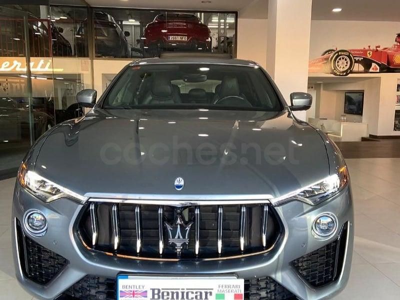 Usado Maserati Levante 350 CV (257 kW) 2021 Gris / plata SUV