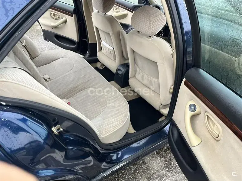 Usado Peugeot 406 150 CV (110 kW) 1997 Azul Berlina