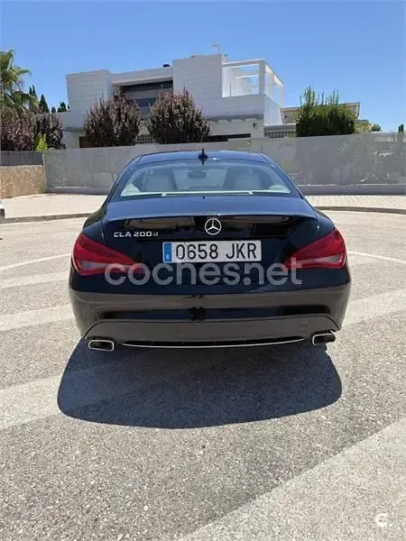 Usado Mercedes CLA200 Shooting Brake 136 CV (100 kW) 2016 Negro Familiar