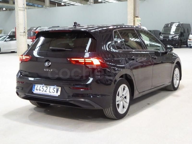 Usado VW Golf VIII Life 115 CV (84 kW) 2021 Negro Berlina