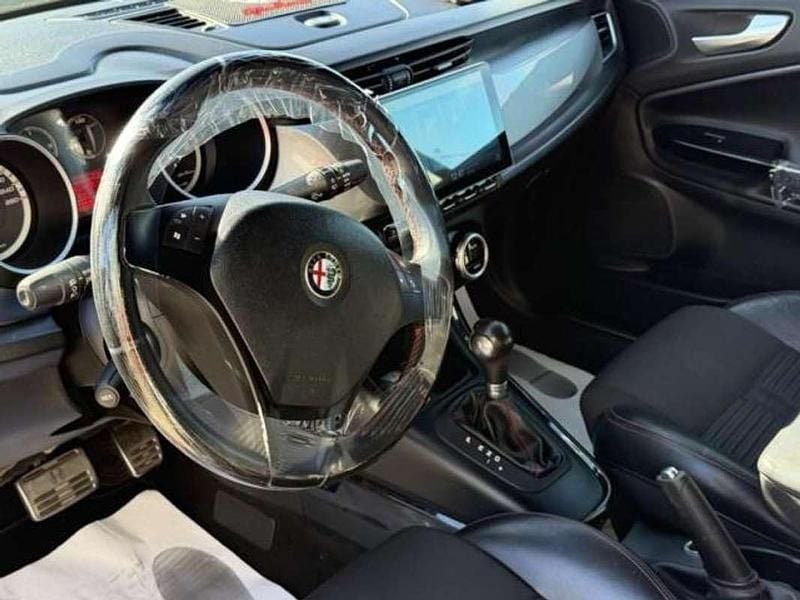 Usado Alfa Romeo Giulietta Distinctive 170 CV (125 kW) 2013 Blanco Utilitario