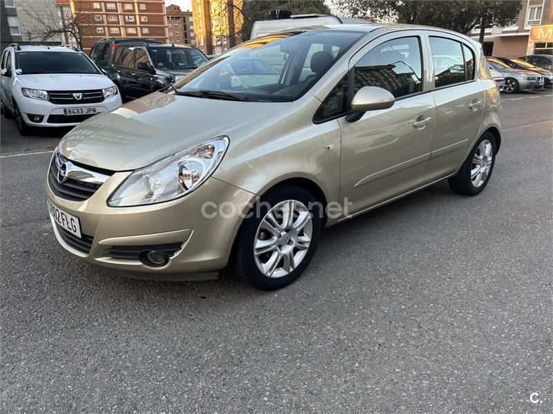 Beige Usado 2007 Opel Corsa Essentia Berlina | 3900 € (Precio justo) - Imagen 1/3