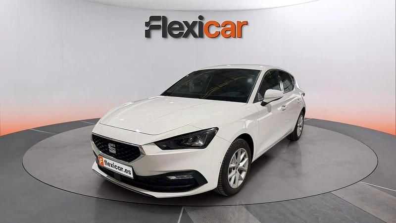 Usado Seat Leon Style 110 CV (80 kW) 2024 Blanco Berlina