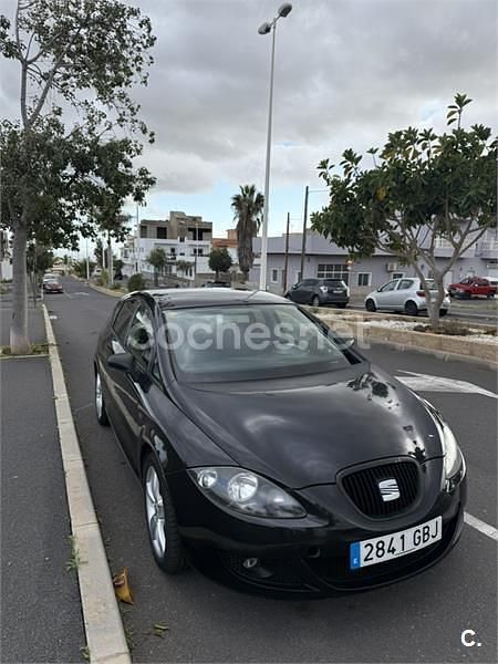 Usado Seat Leon Stylance 125 CV (91 kW) 2008 Negro Utilitario