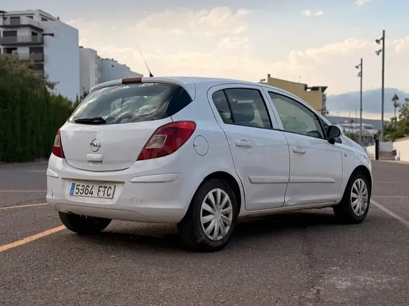 Usado Opel Corsa 90 CV (66 kW) 2009 Blanco Utilitario